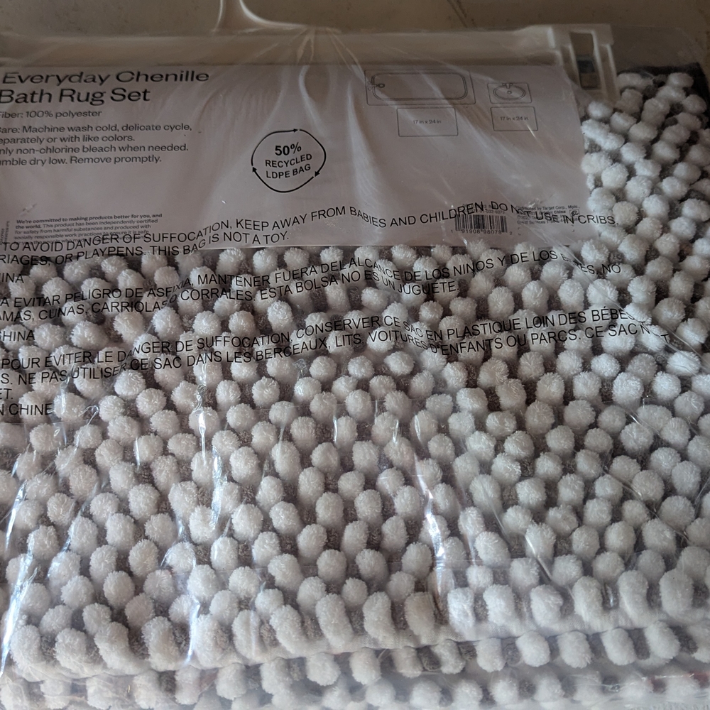 LAST ONE Set Of Room Essentials White and Gray Everyday Chenille Bath Rug Set - Picture 3 of 3